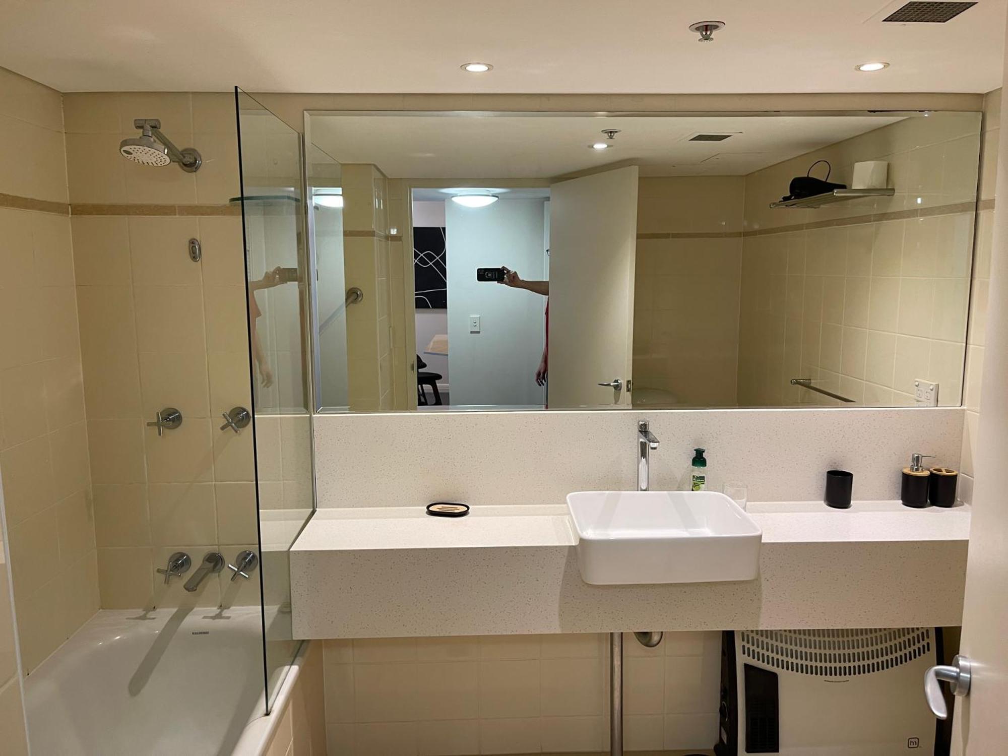 Spacious One-Bedroom Suite With Balcony Sydney Exterior photo